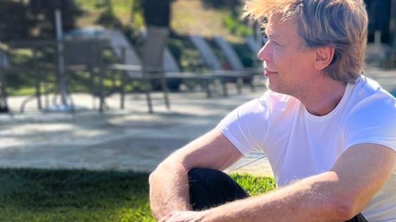 O ator está em um spa no bairro de Itaipava, em Petrópolis, no Rio de Janeiro, e agradeceu pela paz que encontrou