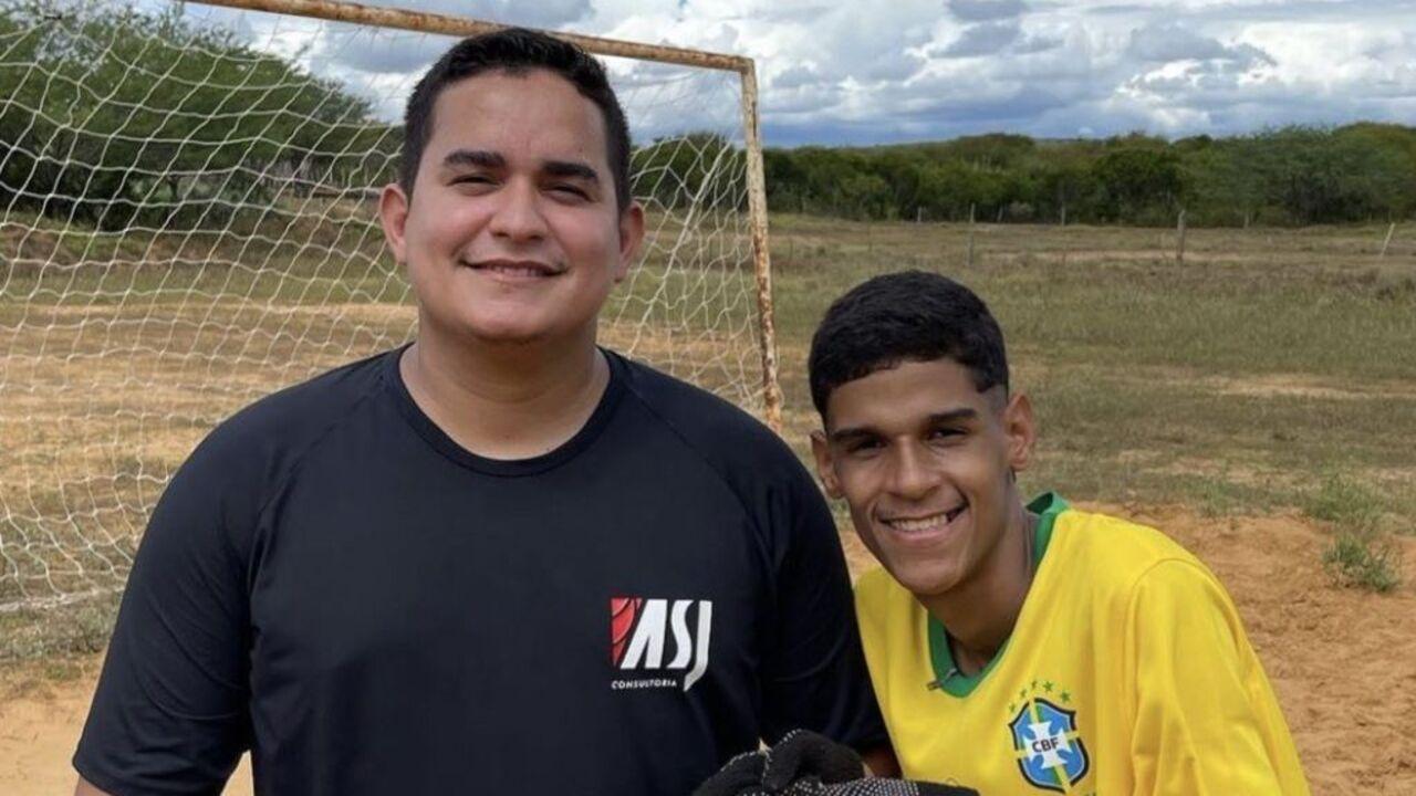 Há três semanas o influenciador desabafou que faria uma pausa nos vídeos e deu início a uma polêmica de proporção ao seu sucesso na internet