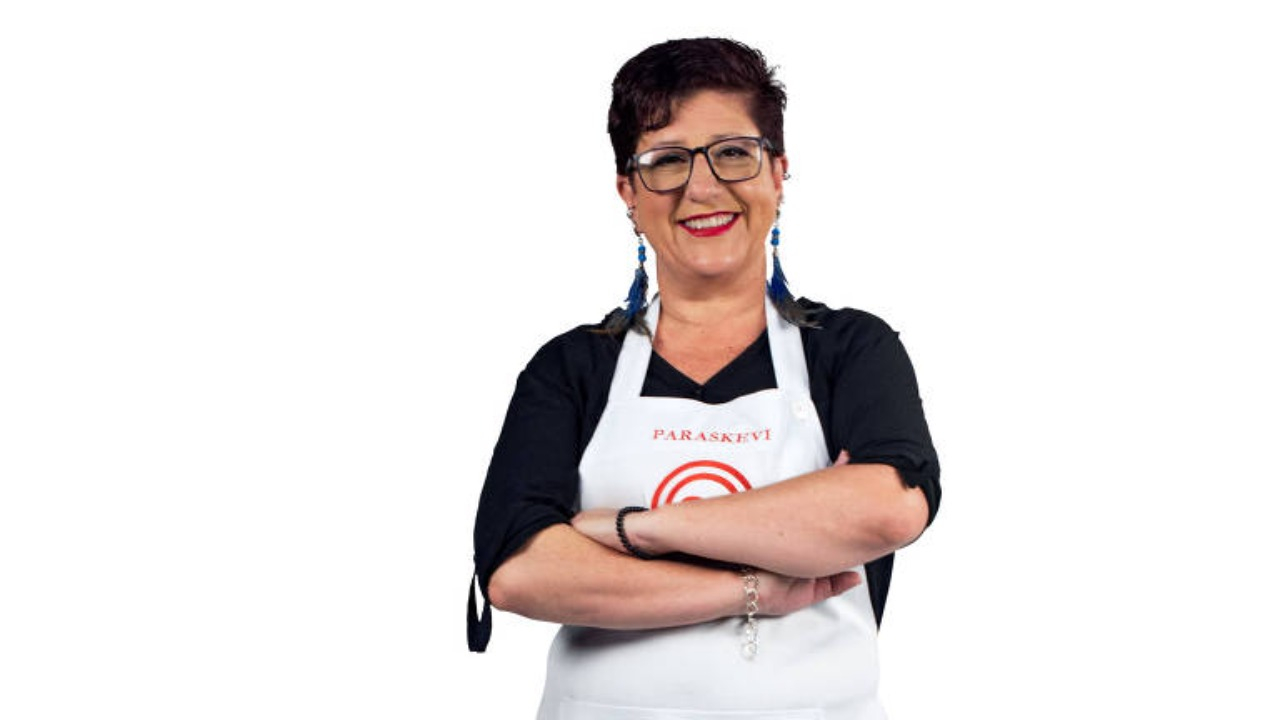 Paraskevi foi eliminada ao preparar um caldo grego sem tempero na prova da piranha; O chef Erick Jacquin disse que parecia "água de pia"