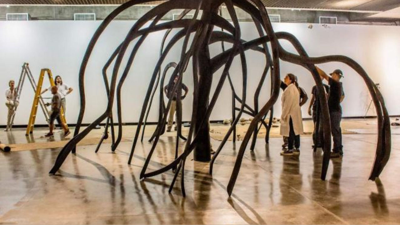 Para quem não estiver na capital paulista e quer conhecer um pouco mais da obra de Krajcberg, a mostra online estará disponível nesta quinta