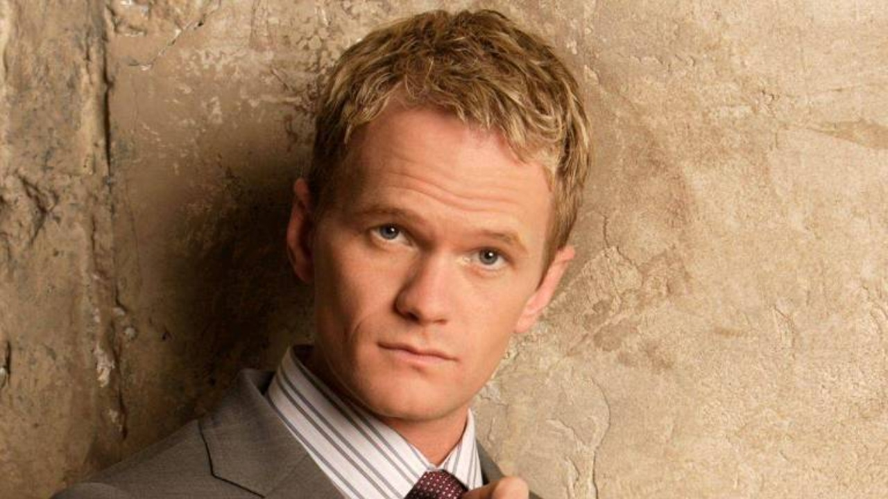 A nova série da Netflix, “Uncoupled”, criada por Darren Star e Jeffrey Richman, estreia nesta sexta, dia 29