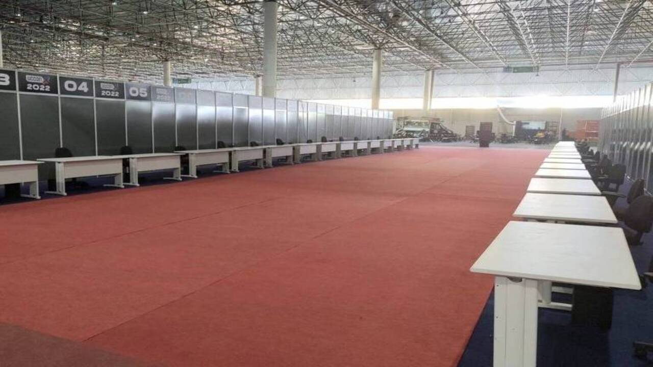 Alguns famosos anunciaram em cima da hora que não viriam mais ao Brasil por causa da Covid-19; Os fãs ficaram indignados