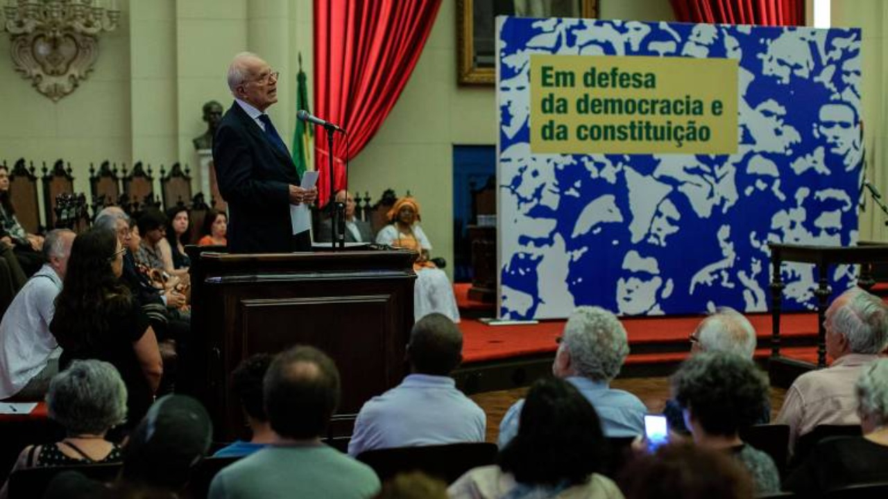 O manifesto, lançado ao longo desta semana, contou com forte adesão nas redes sociais, e inspirou manifestações