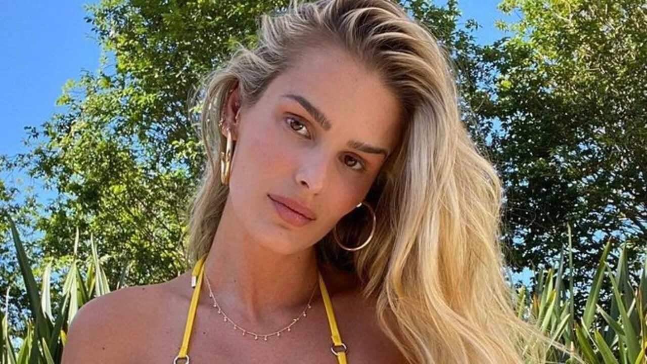 A modelo está solteira desde o fim do romance com o surfista Gabriel Medina, em janeiro deste ano