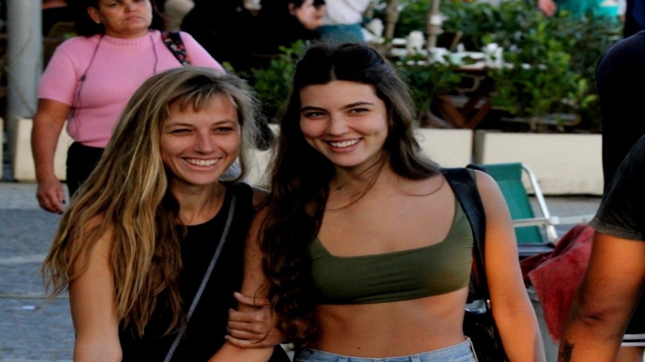 Durante as gravações da novela, houve rumores de que a atriz estava namorando Jesuíta Barbosa, que interpreta Joventino na trama