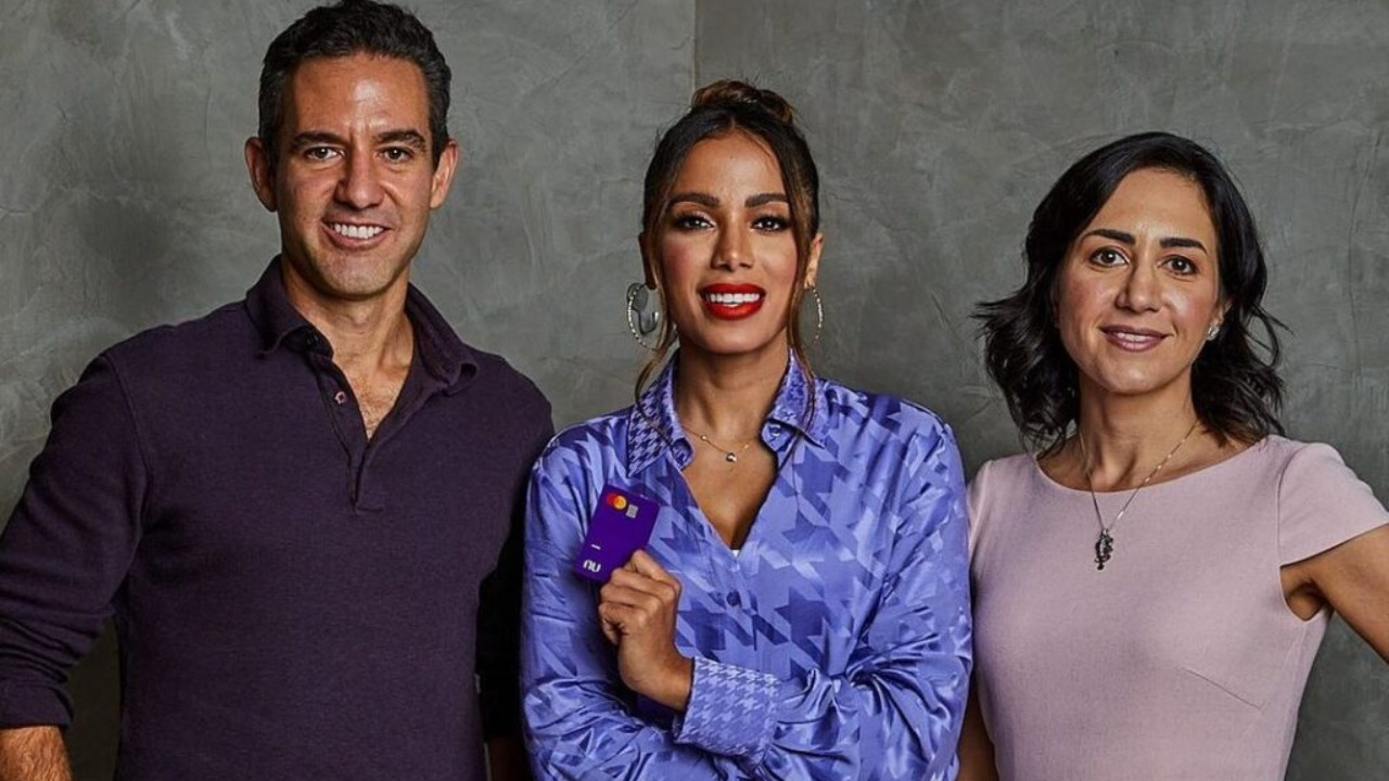 A cantora fará parte do marketing do banco digital, à medida que ambos têm crescentes ambições globais