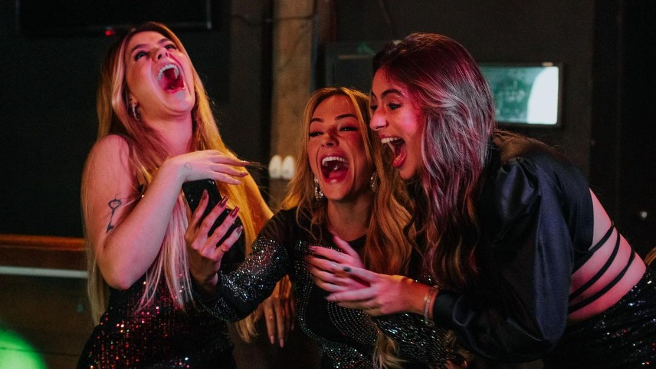 Elas estão juntas no clipe da canção “Vou te dar trabalho”, da sertaneja em parceria com Mc Danny, que será lançada na sexta