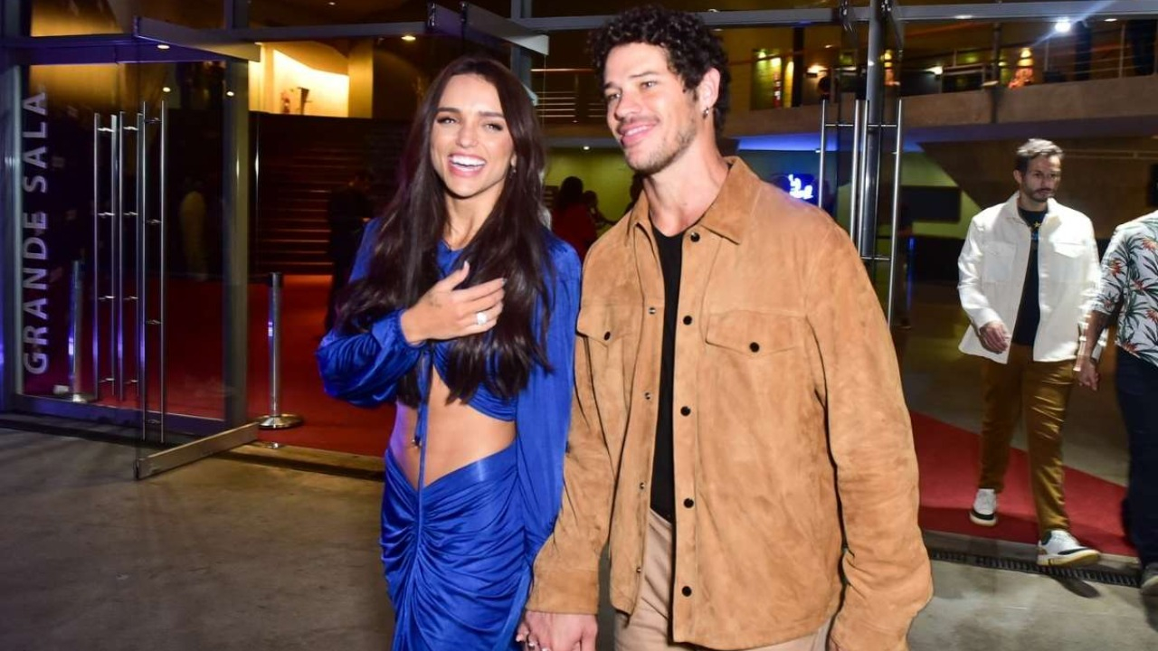 A influenciadora digital e o ator assumiram o namoro no tapete vermelho de um evento no último final de semana