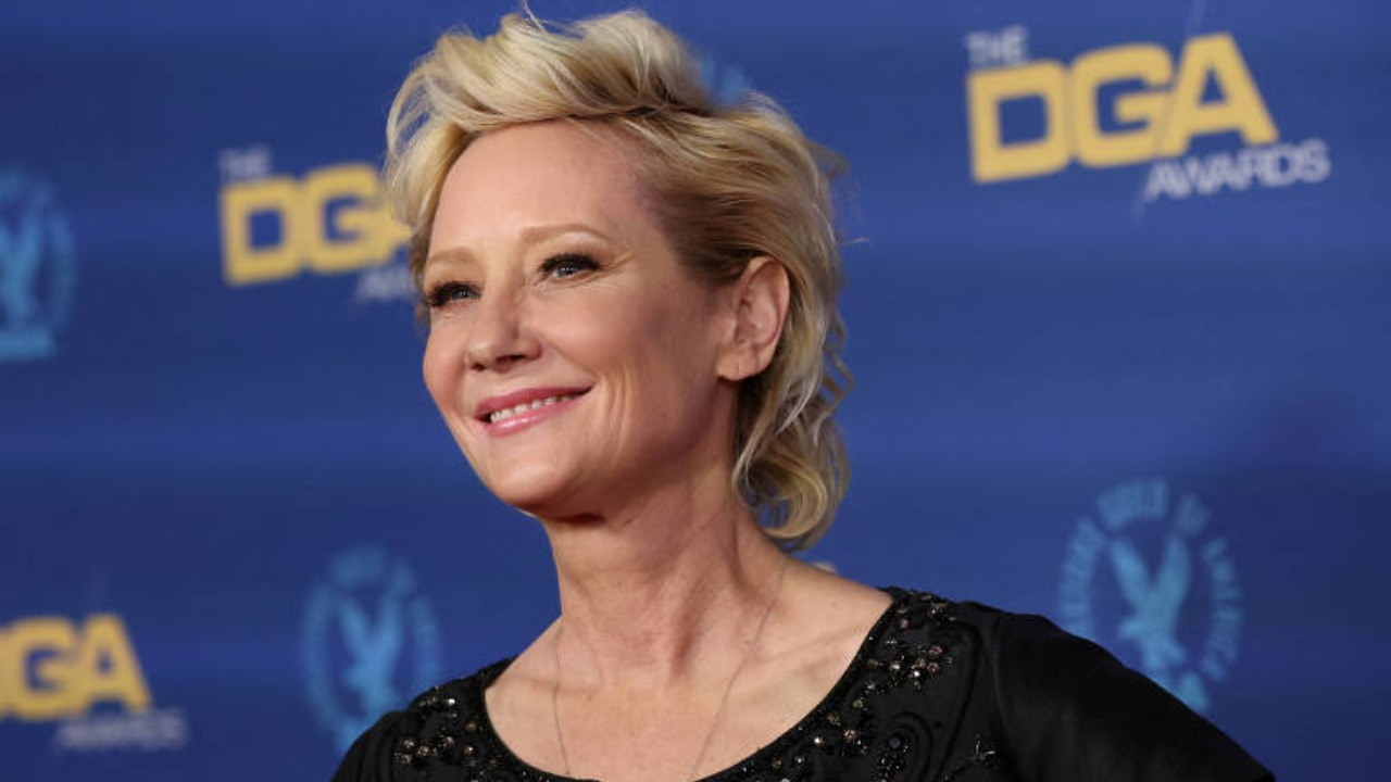 A atriz está sendo mantida em suporte de vida para avaliar se algum órgão pode ser doado, já que era uma escolha de Heche ser doadora