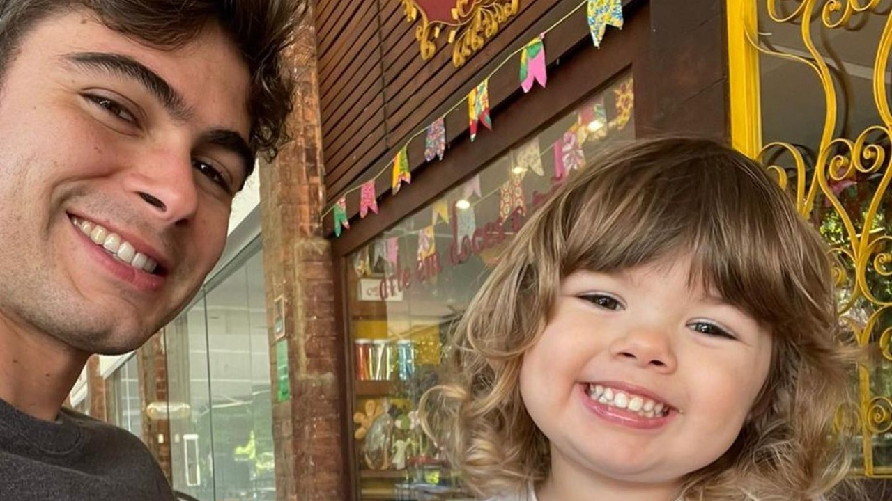 O Dia dos Pais foi comemorado neste domingo (14); Alguns nomes como, Bruno Mazzeo e Caetano Veloso compartilham mensagens nas redes sociais