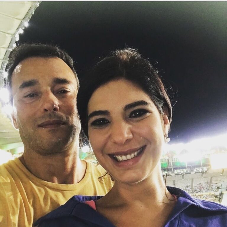 André Rizek chora ao participar de programa de sua esposa, Andréia Sadi ...