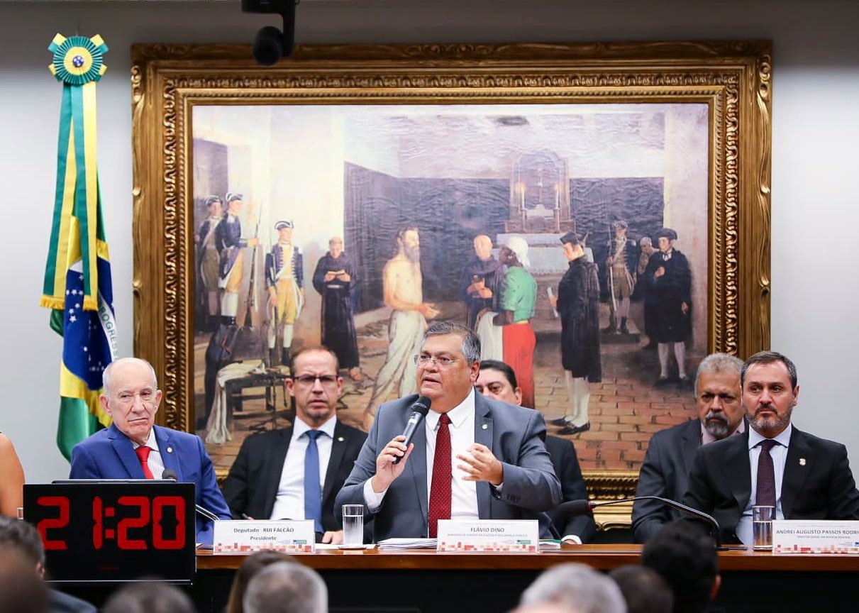 Título que já pertenceu a Felipe Neto, agora cabe direitinho ao Ministro da Justiça Flávio Dino após sua participação icônica na Comissão de Constituição e Justiça da Câmara