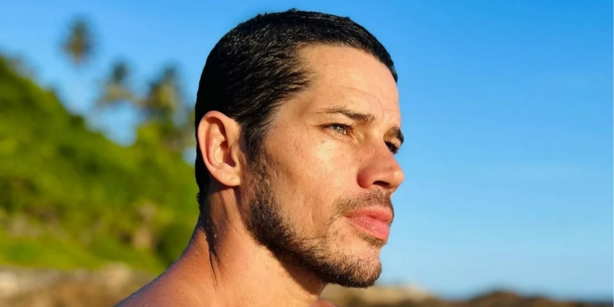 No ar em Vai na Fé, o ator não para de se envolver em polêmicas fora das telinha