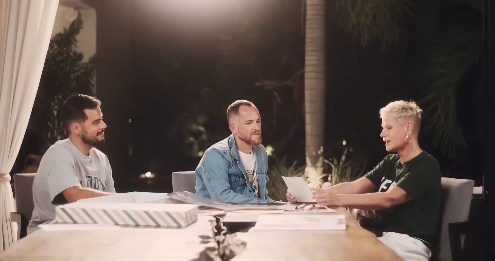 A rainha dos baixinhos participou da estreia do Wow Podcast e deu detalhes sobre carreira musical