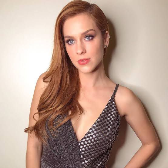 Com o agito em volta da turnê internacional do RBD, a atriz gostou da sugestão de um internauta para criar um grupo com os outros atores da novela brasileira para um possível reencontro