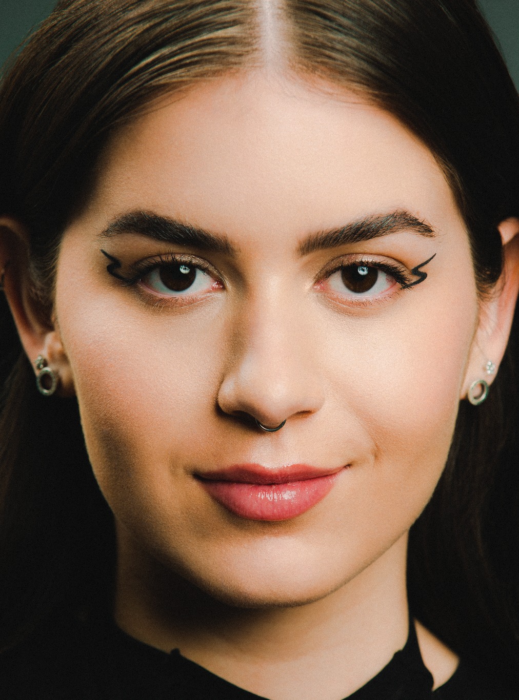 Sofia Santino, a “rainha dos delineados da internet” lança sua primeira ...