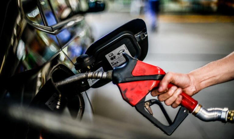 https://cdn.jornaldebrasilia.com.br/wp-content/uploads/2023/05/23101959/gasolina-768x459.jpg