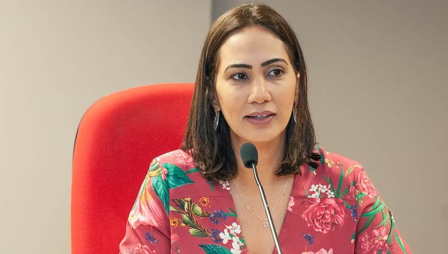 Ana Carolina Alves Araújo Roman