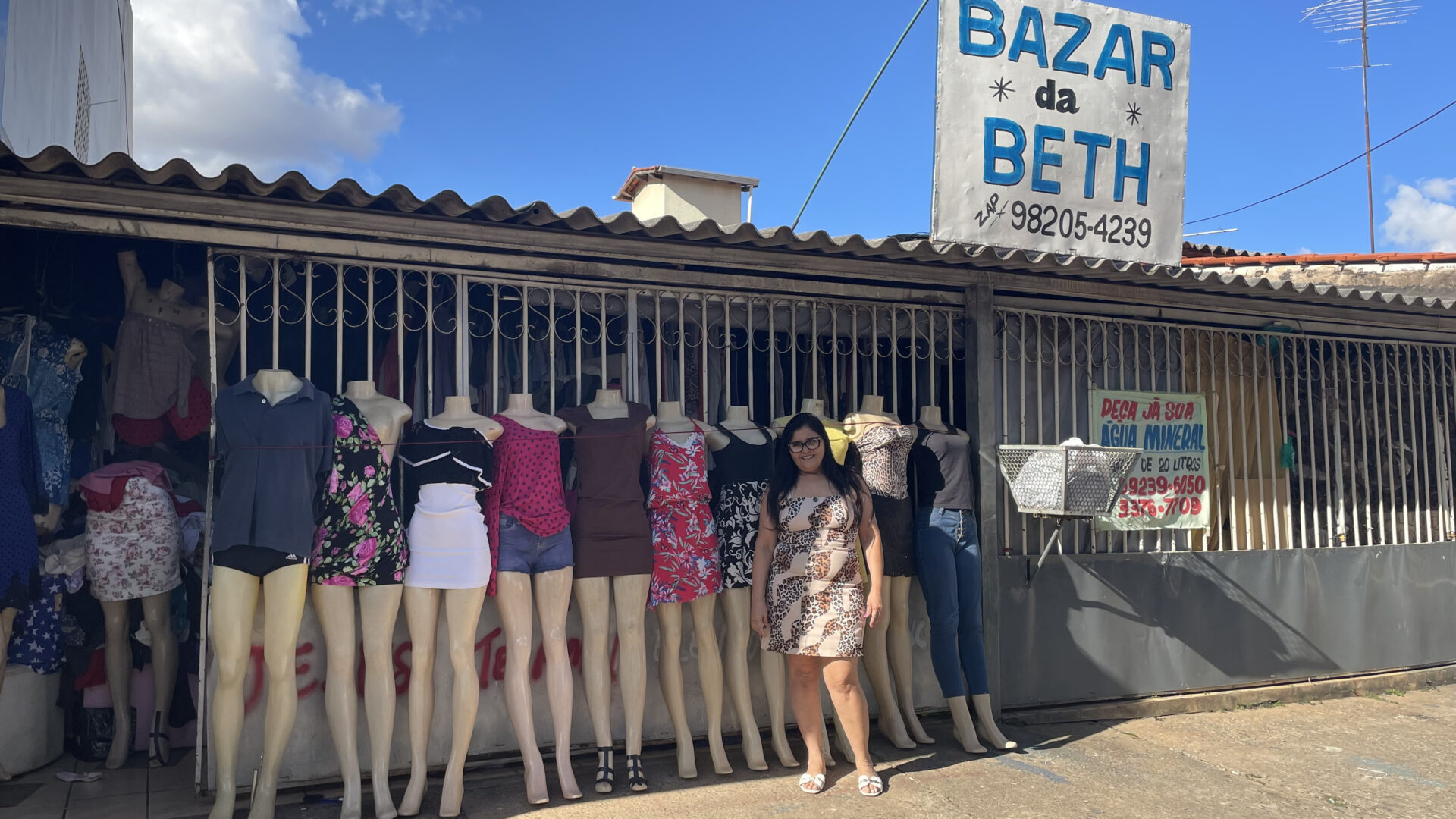 Mais de 100 mil peças: conheça o Bazar da Beth, no P Sul, o maior bazar ...