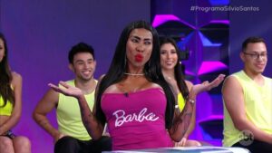 Inês Brasil faz topless no Programa Silvio Santos Jornal de Brasília