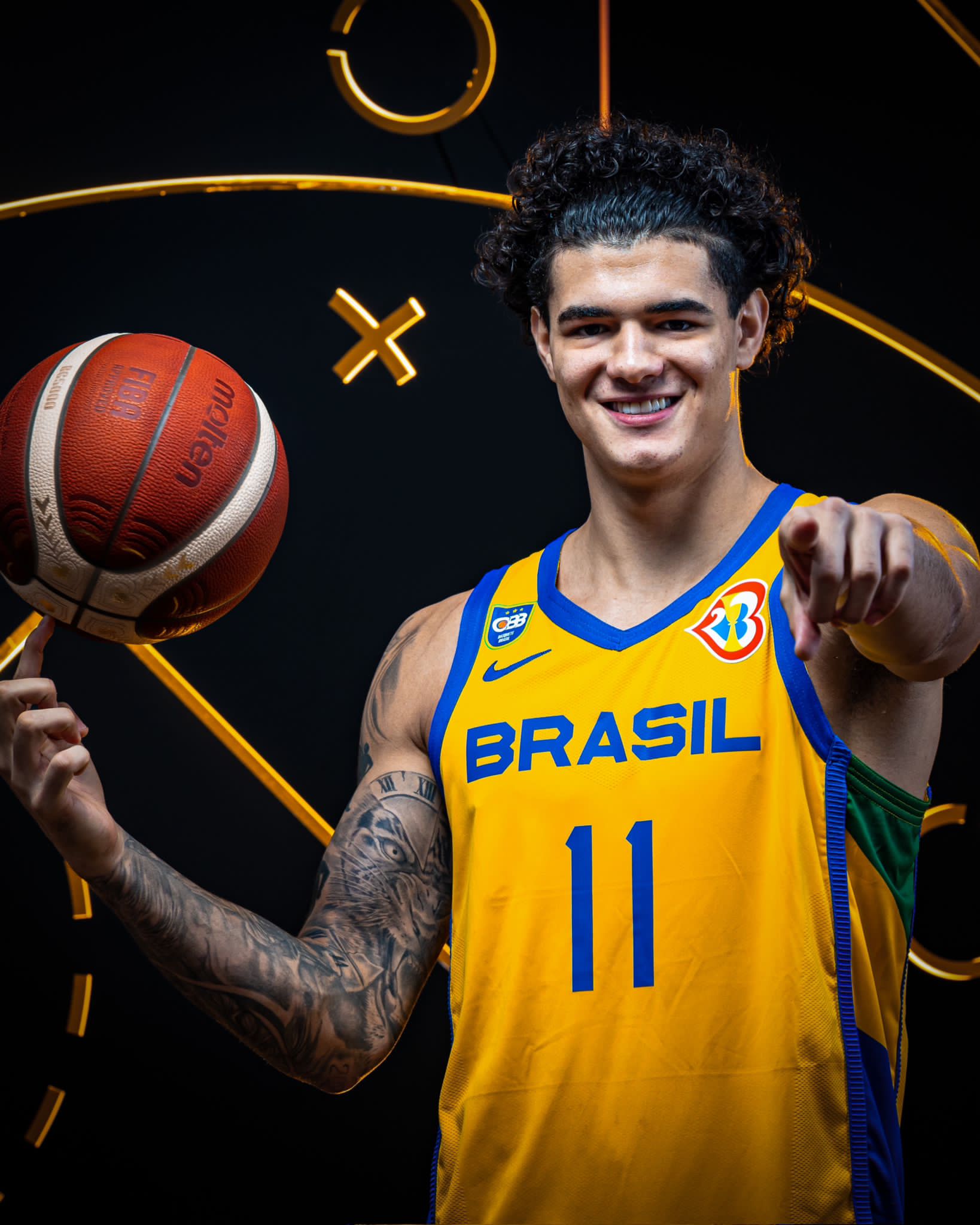 Conheça o atleta Gui Santos, destaque no basquete dos EUA que vai