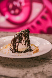 Marshmallow coberto com ganache de chocolate e praliné de amendoim - Universal Diner - Restaurant Week