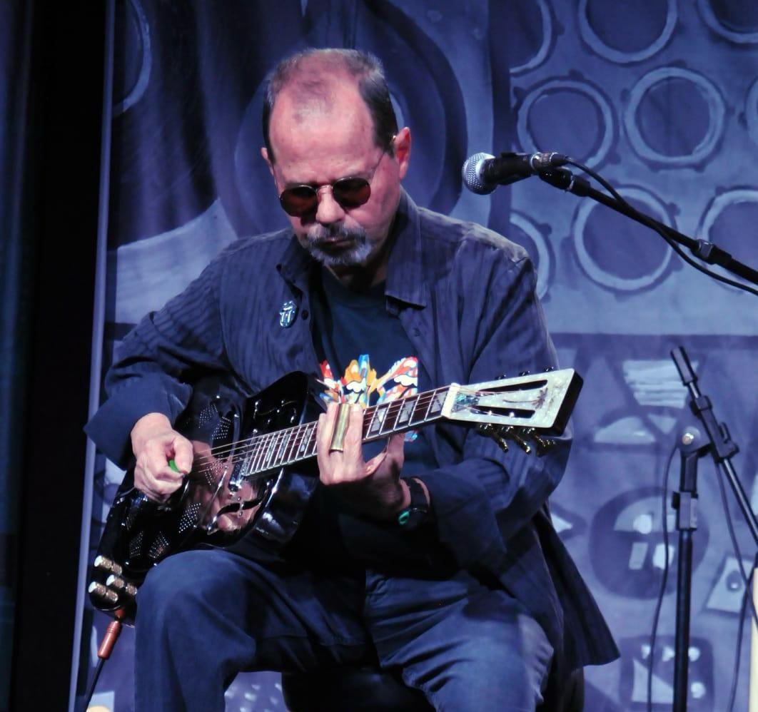 Foto: Antônio Augusto, guitarrista, House Band. Crédito: Divulgação