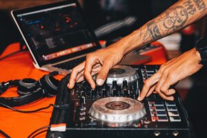 Edições anteriores do Sarau-Vá. Crédito: Divulgação.