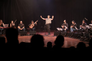 Orquestra à Base de Cordas e Paulinho Moska. Crédito: Divulgação