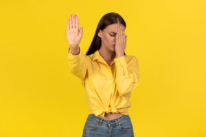 Comunicação gestual. Sinal de pare. Crédito: Divulgação