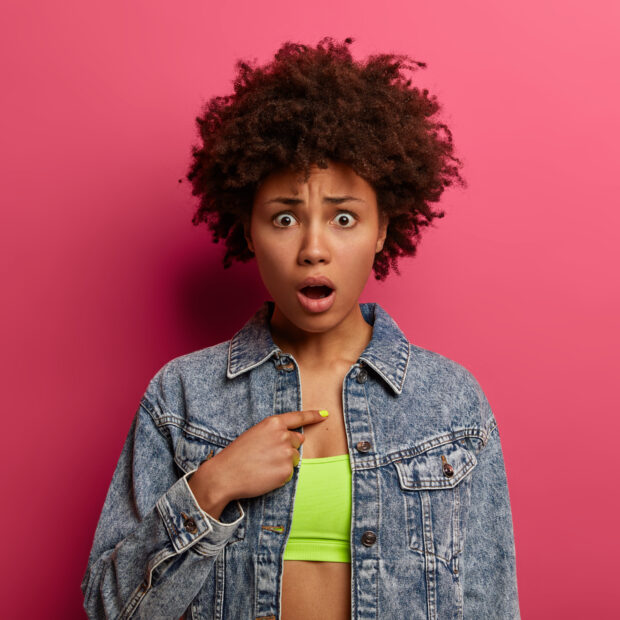 Comunicação gestual. Expressão de espanto, frustração. Crédito: Divulgação