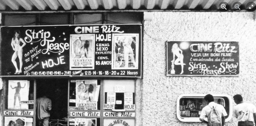 Cine Ritz, popular cinema pornô do Conic, em 1980. O local funcionou até 2009. Reprodução do Facebook Histórias d Brasília.