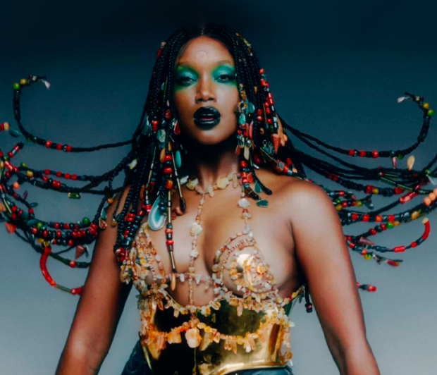 IZA. Crédito: MarVin/Divulgação