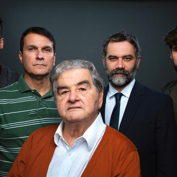 Atores Daniel Marano, Alexandre Menezes, Otavio Augusto, Alexandre Galindo e André Rosa, em A tropa. Créditos: Philip Lavra e Isadora Relvas.
