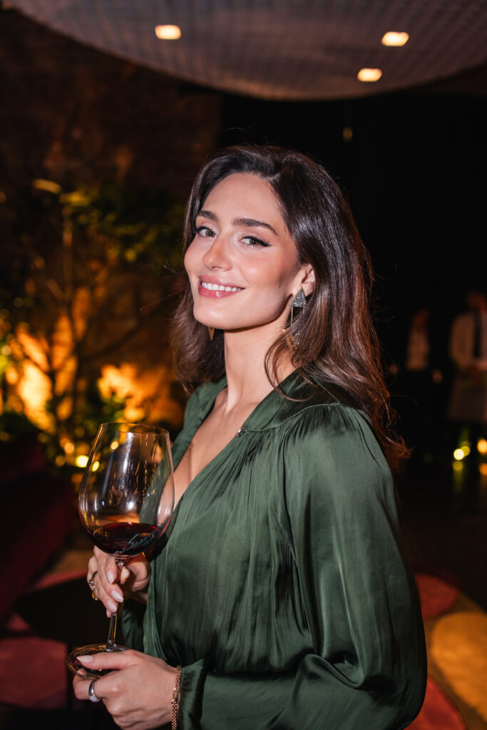 Sommelière Julyana Fiorin, Vinoz. Crédito: Divulgação