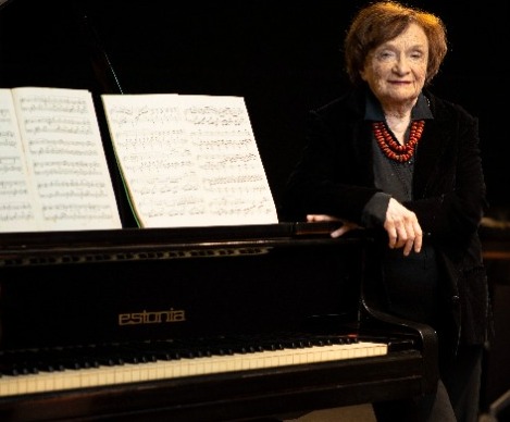 Pianista Clara Sverner. Crédito: Raphael Tartari