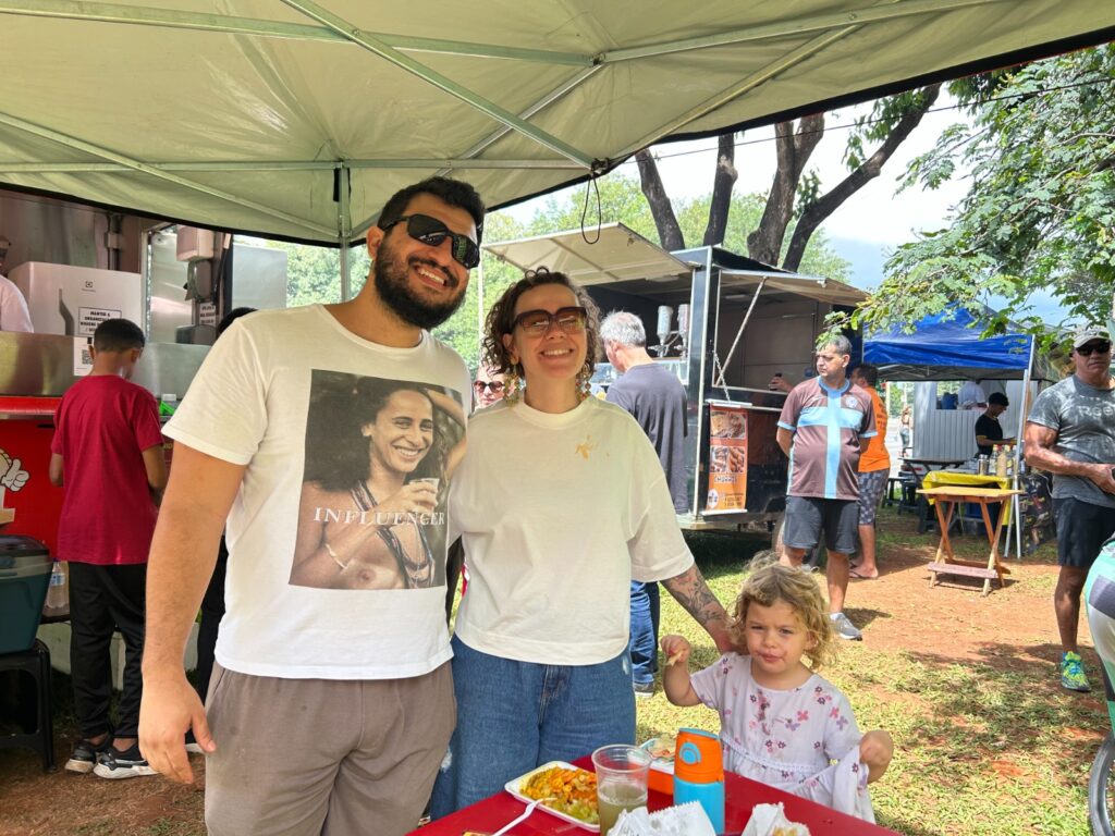 Jayder Cardoso, Débora Dornelas e Elis: momento em família no Eixão do Lazer. Foto: Amanda Karolyne.