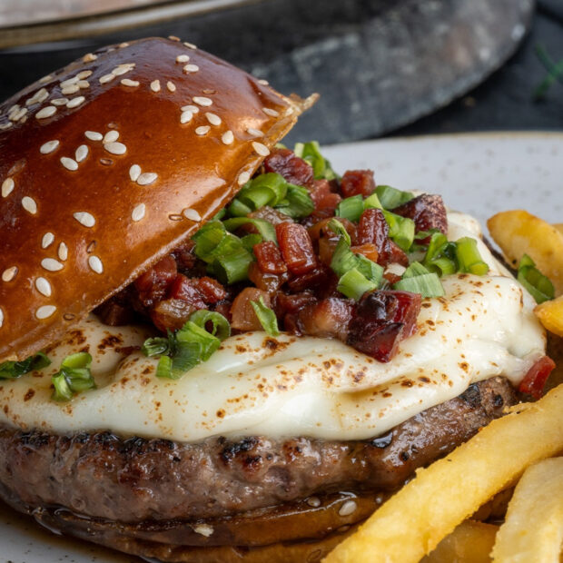 Sweet Bacon, Hum! Burguer. Reprodução do Instagram.