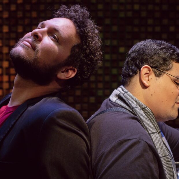 Duo Albireo, composto por Arthur Felix e Tito Pacheco. Foto: Marco Akira/Divulgação