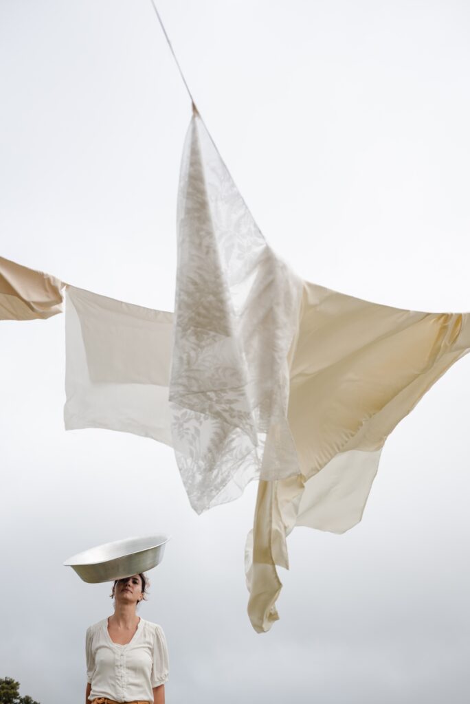 Espetáculo Carrego O Que Posso, Faço Quintal Onde Dá, Coletivo Entrevazios. Foto de Vanessa Aciolly