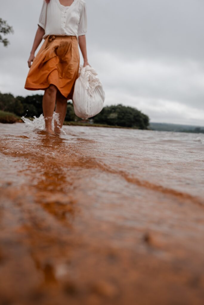 Espetáculo Carrego O Que Posso, Faço Quintal Onde Dá, Coletivo Entrevazios. Foto de Vanessa Aciolly