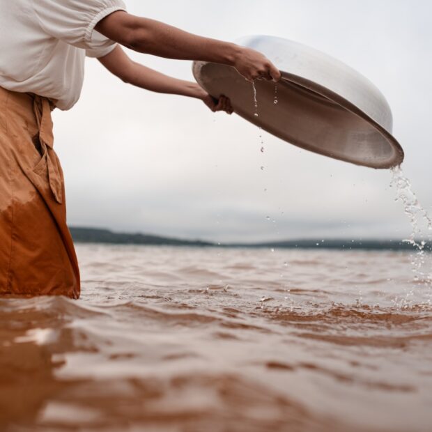 Espetáculo Carrego O Que Posso, Faço Quintal Onde Dá, Coletivo Entrevazios. Foto de Vanessa Aciolly