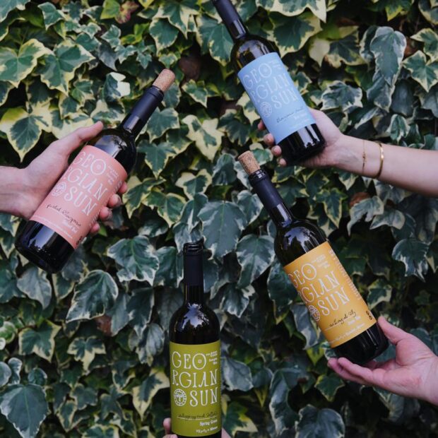 Vinhos - rótulos da Geórgia. Foto: Divulgação/ @locoporvino