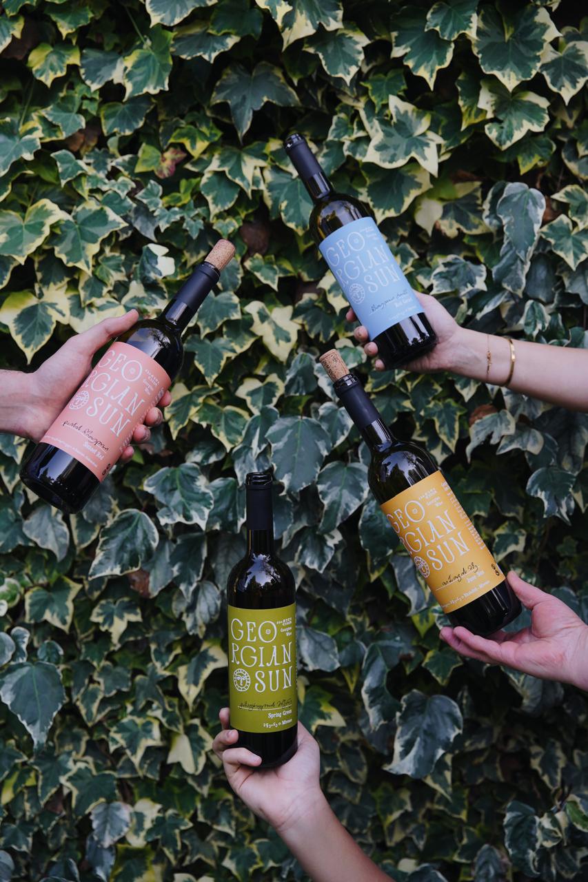 Vinhos - rótulos da Geórgia. Foto: Divulgação/ @locoporvino