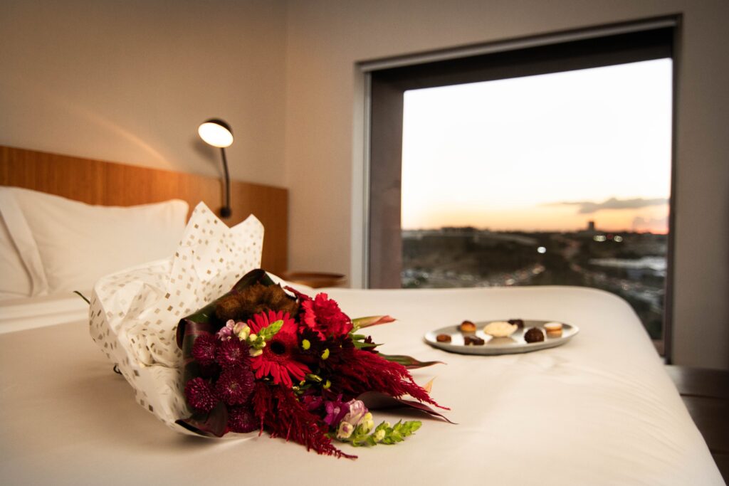 Pacotes do Dia dos Namorados, do B Hotel. Crédito: Renan Pirassol.
