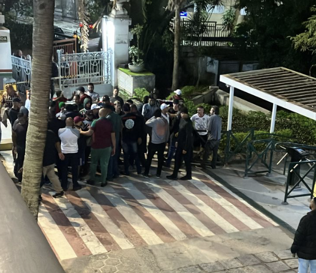Torcedores invadem sede do Fluminense em protesto