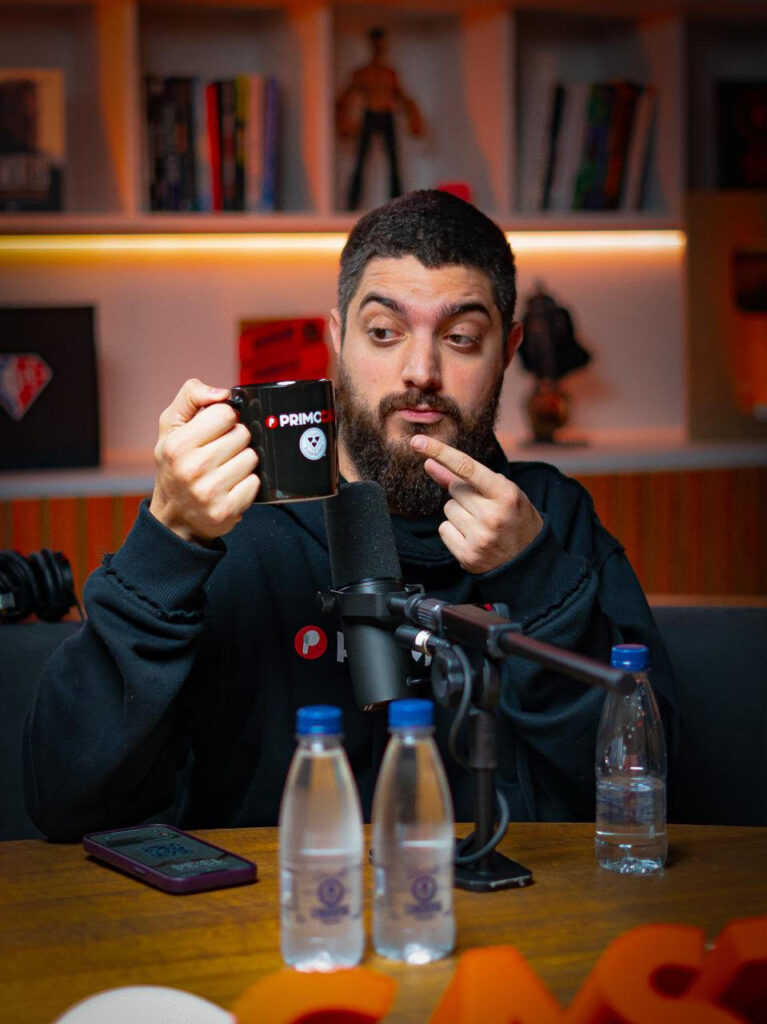 De festas infantis ao comando do Primo.Studio, o influenciador digital redefine o sucesso na era digital