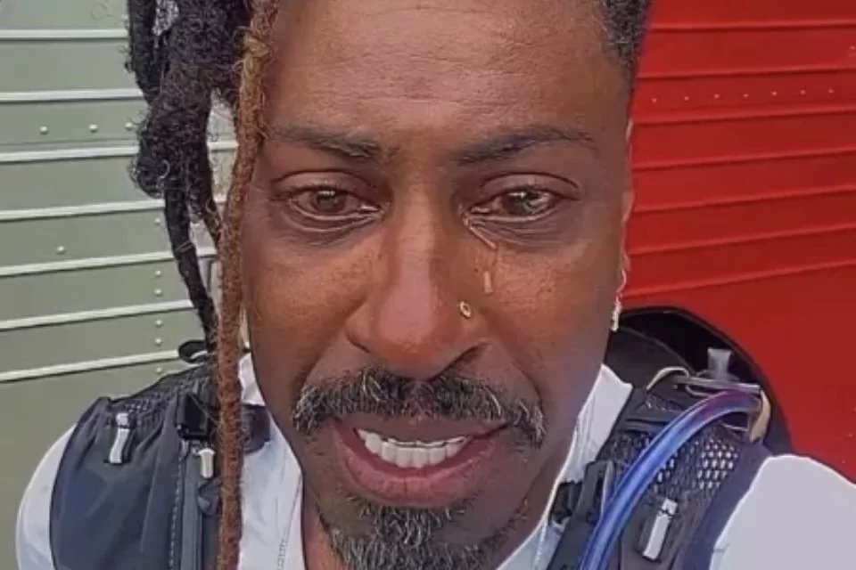 A empresária, que ficou 12 anos casada com o cantor, também deixou a entender que ele teria bloqueado Mirella, a filha mais nova do ex-casal.