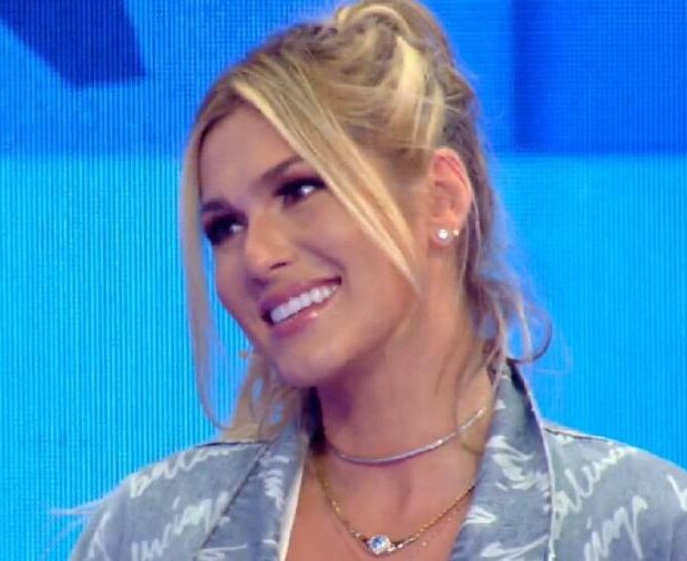 livia andrade durante atracao de mion na globo 1649533178937 v2 900x506