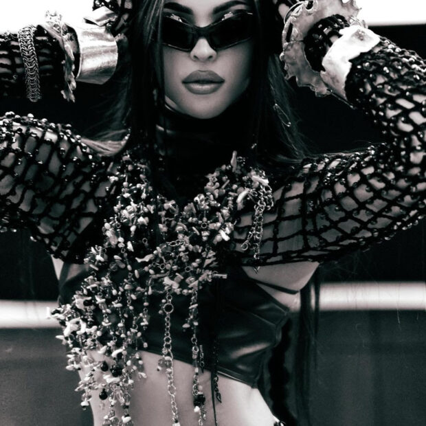 A drag queen já soma mais de 6 milhões de ouvintes mensais na plataforma e 12 milhões de seguidores no Instagram.